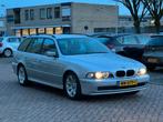 BMW 5-Serie 2.2 I 520 Touring AUT 2002 Grijs, Auto's, BMW, 1600 kg, Te koop, Zilver of Grijs, Geïmporteerd