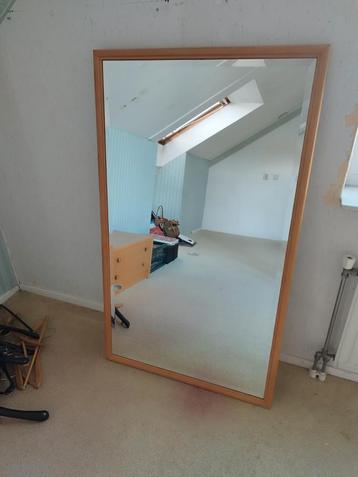 Grote Rechthoekige Spiegel in massief houten frame beschikbaar voor biedingen