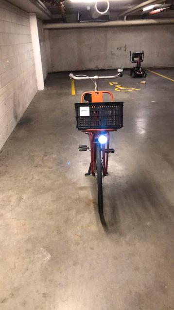 Te koop een oranje transport U 4  cortina 28 inch beschikbaar voor biedingen
