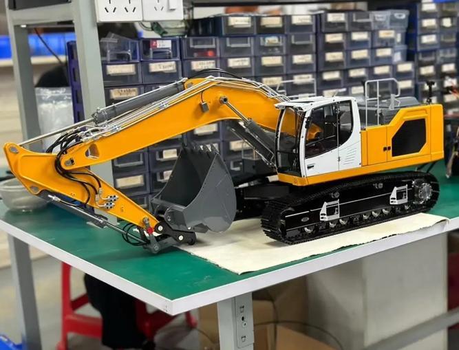 Lesu RC hydraulische Liebherr rupskraan 1/14 BouwKit, Hobby en Vrije tijd, Modelbouw | Radiografisch | Auto's, Nieuw, Auto offroad