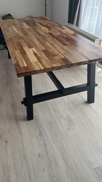 Ikea Skogsta eettafel beschikbaar voor biedingen