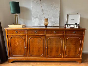 Stijlvol vintage dressoir van mahoniehout – klassiek erfstuk beschikbaar voor biedingen