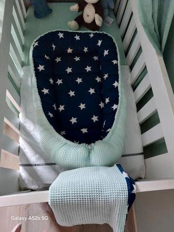 Babynestje met dekentje beschikbaar voor biedingen