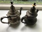 Theepot , 2 stuks . ongeveer 15 cm hoog met tekst o, Ophalen of Verzenden