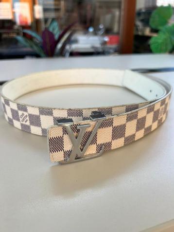 Louis Vuitton riem 120 cm beschikbaar voor biedingen