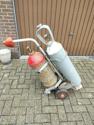Kar voor lasgassen ( incl flessen ) beschikbaar voor biedingen