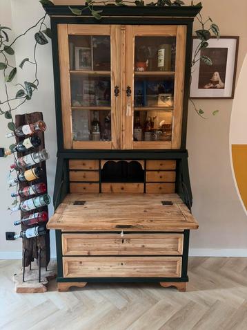 Antieke buffetkast/bureau beschikbaar voor biedingen