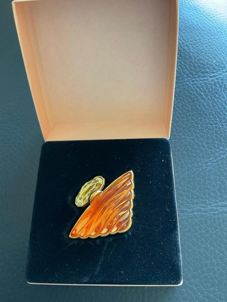 LANCÔME TRÉSOR BROCHE EN KETTING., Sieraden, Tassen en Uiterlijk, Broches, Nieuw, Overige materialen, Goud, 4 tot 7 cm, Ophalen of Verzenden