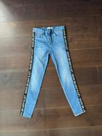 Jeans met tekst maat 38, Blauw, W30 - W32 (confectie 38/40), Stradivarius, Ophalen of Verzenden