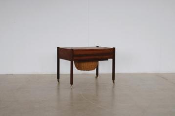 vintage naaikastje | sidetable | jaren 60 | Deens beschikbaar voor biedingen