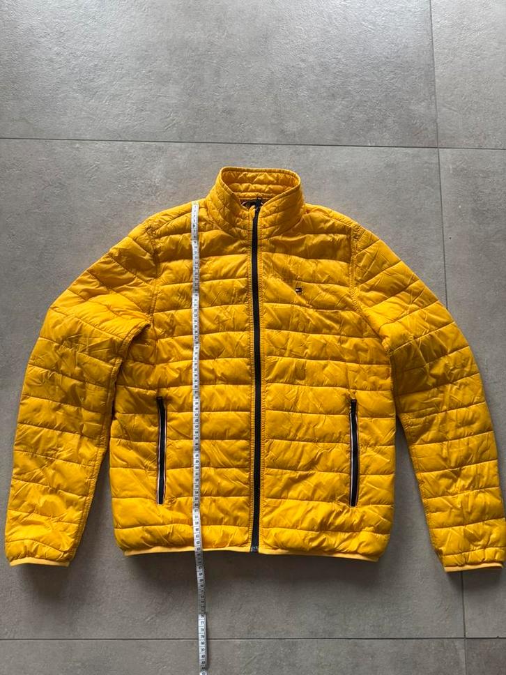 Tommy Hilfiger Puffer Jas - Geel - Maat S, Kleding | Heren, Jassen | Zomer, Zo goed als nieuw, Maat 46 (S) of kleiner, Geel, Ophalen of Verzenden