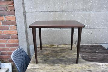 Vintage Bijzettafel Van Hout beschikbaar voor biedingen