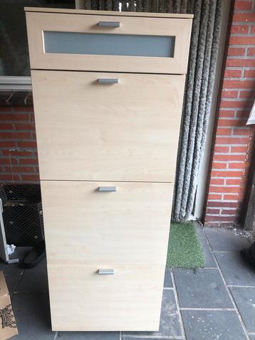 Schoenenkast beschikbaar voor biedingen