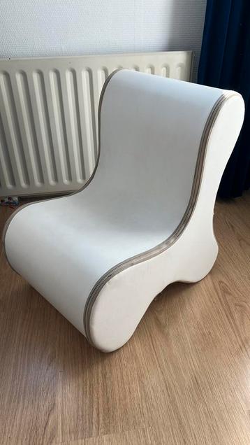 Atelier Ozo Bone stoeltje beschikbaar voor biedingen