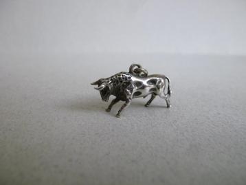 Oude bedel zilver Stier beschikbaar voor biedingen