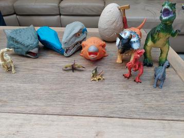 Dinosaurus speelgoed beschikbaar voor biedingen