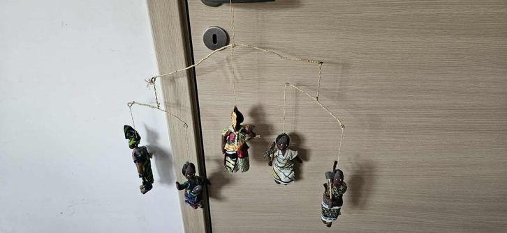 Afrikaanse kunst - kindermobiel - boxmobiel - vrouwen, Antiek en Kunst, Kunst | Niet-Westerse kunst, Ophalen of Verzenden