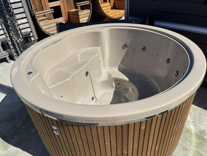 Massage Hottub I Verlichting I Demo-korting!, Tuin en Terras, Bubbelbaden en Hottubs, Zo goed als nieuw, Vast, Afdekzeil, Grondzeil