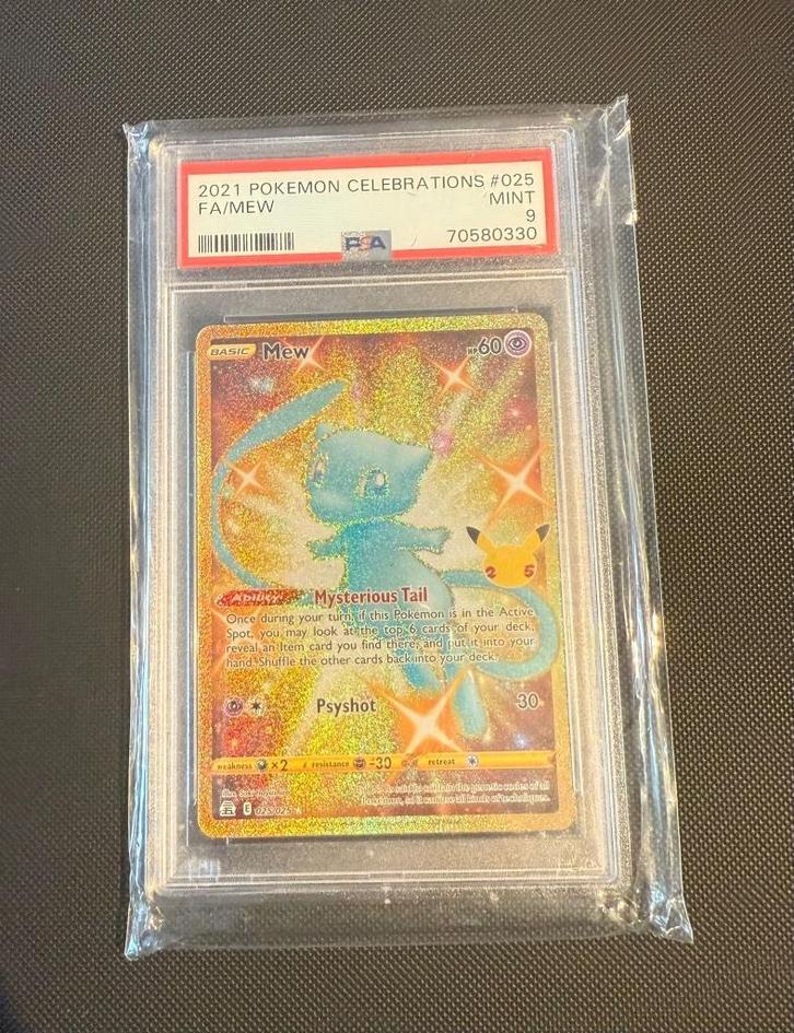 PSA 9 - Mew - Celebrations - #025, Hobby en Vrije tijd, Verzamelkaartspellen | Pokémon, Nieuw, Losse kaart, Ophalen of Verzenden