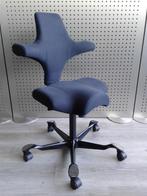 1x HAG Capisco 8106 (Medium) (Zwart/Zwart), Zeer Mooi!, Huis en Inrichting, Bureaustoelen, Ophalen, https://www.flokk.com/nl/netherlands/hag