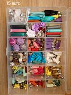 Doos met kwastjes voor sieraden/sleutelhangers, Hobby en Vrije tijd, Ophalen, Zo goed als nieuw