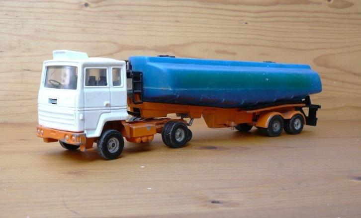 Corgi 1160 Ford Transcontinental met tankoplegger., Hobby en Vrije tijd, Modelauto's | 1:50, Gebruikt, Bus of Vrachtwagen, Corgi