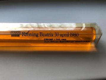 Pen met oranje vloeistof, kroning Beatrix 30 april 1980.  beschikbaar voor biedingen