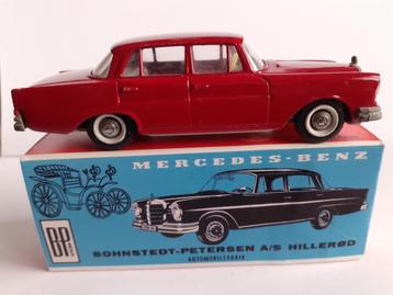 Tekno Denmark Mercedes-Benz 220 SE rood 1/43 beschikbaar voor biedingen