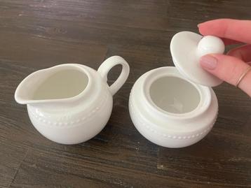 Melkkannetje antiek en suikerpotje beschikbaar voor biedingen