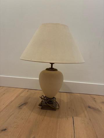Mooie vintage tafellamp beschikbaar voor biedingen