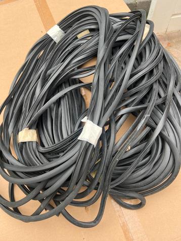 Zwart Rubber Kantprofiel / Klemrubber beschikbaar voor biedingen
