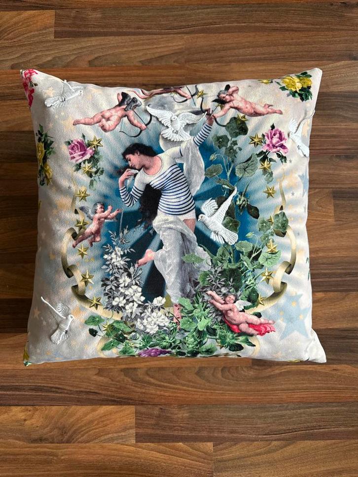 Jean Paul Gaultier Kussen, Huis en Inrichting, Woonaccessoires | Kussens, Zo goed als nieuw, Wit, Vierkant, Ophalen of Verzenden