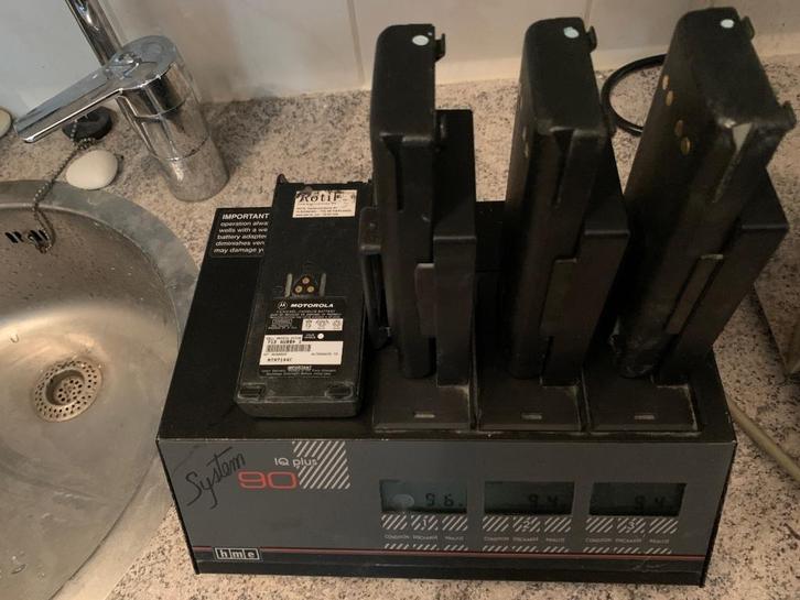 Accu lader analyzer ontlader IQ plus, Telecommunicatie, Portofoons en Walkie-talkies, Gebruikt, Toebehoren, Ophalen