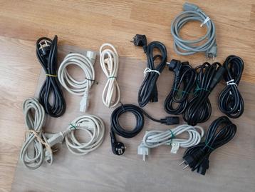 voedingskabels/ apparaat kabels, +/- 12 stuks. beschikbaar voor biedingen