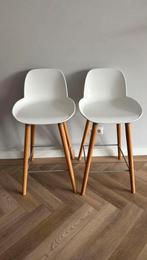 Twee witte zuiver barkrukken, Huis en Inrichting, Barkrukken, 2 krukken, Ophalen, Zo goed als nieuw, 60 tot 90 cm