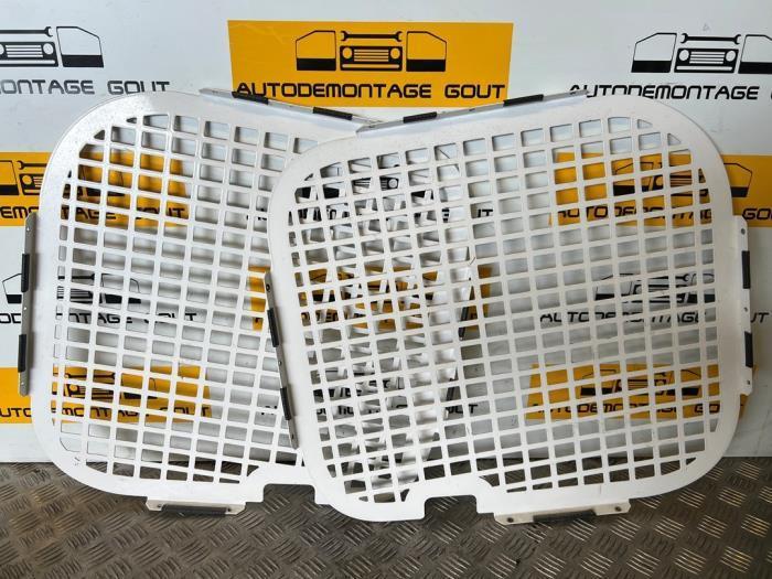 Anti-inbraak rooster links van een Opel Vivaro, Auto-onderdelen, Carrosserie en Plaatwerk, Opel, Gebruikt