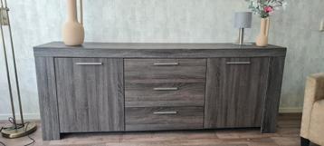 Dressoir/salontafel /TVmeubel/vitrinekast beschikbaar voor biedingen