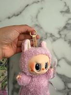 Nieuwe lichtroze labubu poppetje met zak knuffel, Ophalen of Verzenden, Zo goed als nieuw