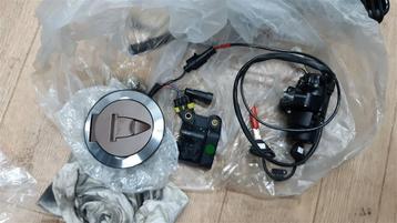 aprilia 13 mille RSV1000 factory 2004 tot 2006 slotenset nie beschikbaar voor biedingen