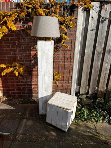 Lamp met Kist op Wielen beschikbaar voor biedingen