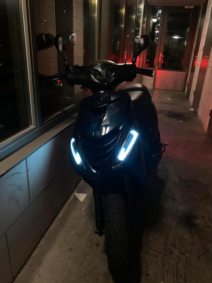 Piaggio zip 80cc, Fietsen en Brommers, Scooters | Piaggio, Zo goed als nieuw, Zip, Maximaal 45 km/u, Benzine, Ophalen