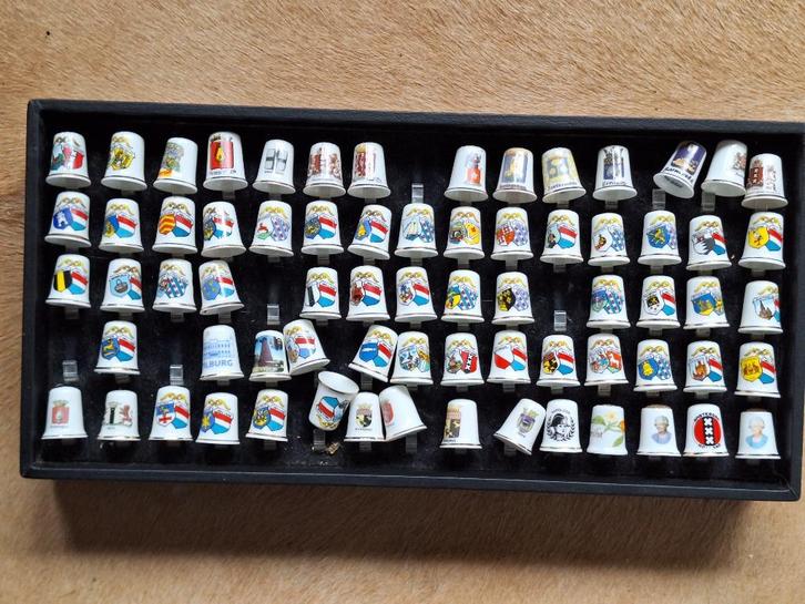 Vingerhoeden 150 stuks uit erfenis..doe een bod.., Verzamelen, Vingerhoedjes, Nieuw, Ophalen of Verzenden