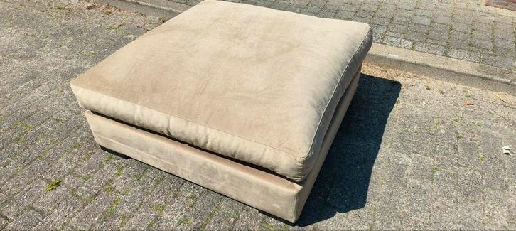 Showmodel hocker / poef Fernardo UITVERKOOP van €574,-, Huis en Inrichting, Banken | Voetenbanken en Poefen, Nieuw, Vierkant, Ophalen of Verzenden