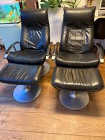 2 lederen luie stoelen met hockers, Huis en Inrichting, Stoelen, Ophalen, Gebruikt, Twee, Zwart