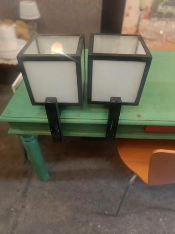 2 Buiten lampen kubus met melkglas  beschikbaar voor biedingen