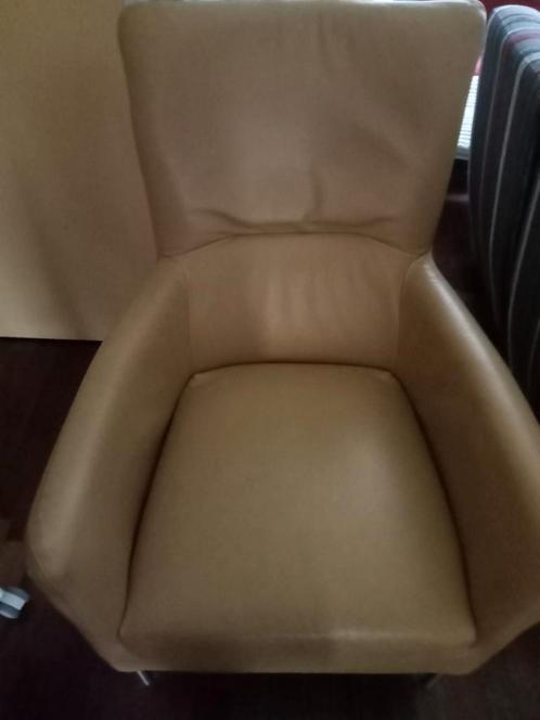 Gratis leuke gele fauteuil. Studentenhuis?, Huis en Inrichting, Fauteuils, Gebruikt, Ophalen