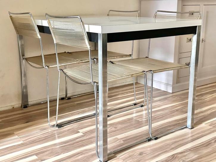 WITTE 60s EETTAFEL PLUS 4 SPAGHETTISTOELEN, Huis en Inrichting, Complete eetkamers, Gebruikt, 4 tot 6 stoelen, Ophalen