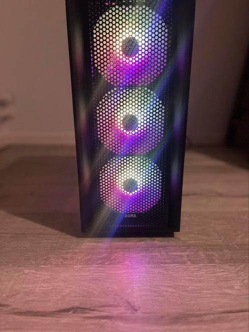 Gaming pc met rgb verlichting, Computers en Software, Desktop Pc's, Zo goed als nieuw, 4 Ghz of meer, SSD, Gaming, Ophalen of Verzenden