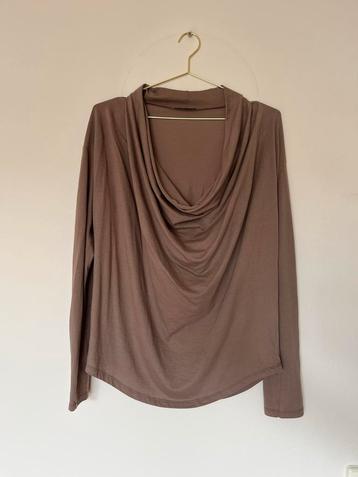 Sisley M taupe top gedrapeerde hals waterval lange mouw egf beschikbaar voor biedingen