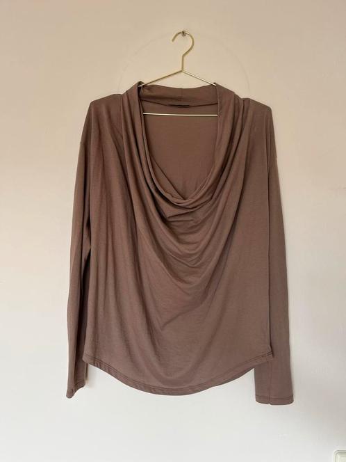Sisley M taupe top gedrapeerde hals waterval lange mouw egf, Kleding | Dames, Tops, Zo goed als nieuw, Maat 38/40 (M), Groen, Zonder mouw